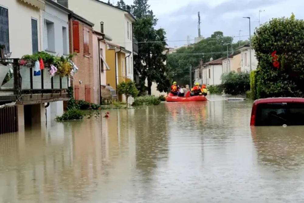İtalya’da sağanak yağış sonrası meydana gelen selde 15 kişi öldü